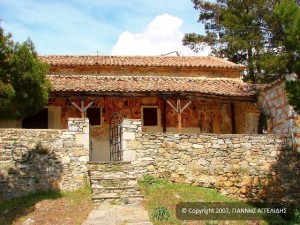 Bispedømme. Den sørsiden av kirken himmelfart. Επισκοπή. Η νότια πλευρά του Ναού της Κοιμήσεως της Θεοτόκου.