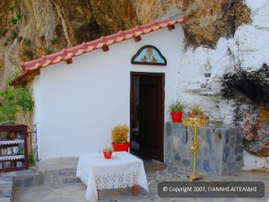 Το ρημοκλήσι του Άϊ-Νικολάκη του 'Κρεμαστού'. Το ρημοκλήσι του Άϊ-Νικολάκη του 'Κρεμαστού'.