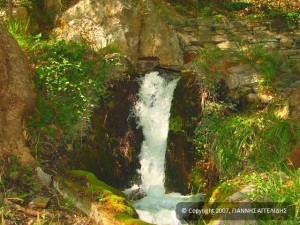 Τα νερά κυλούν στο δικό τους τραγούδι...